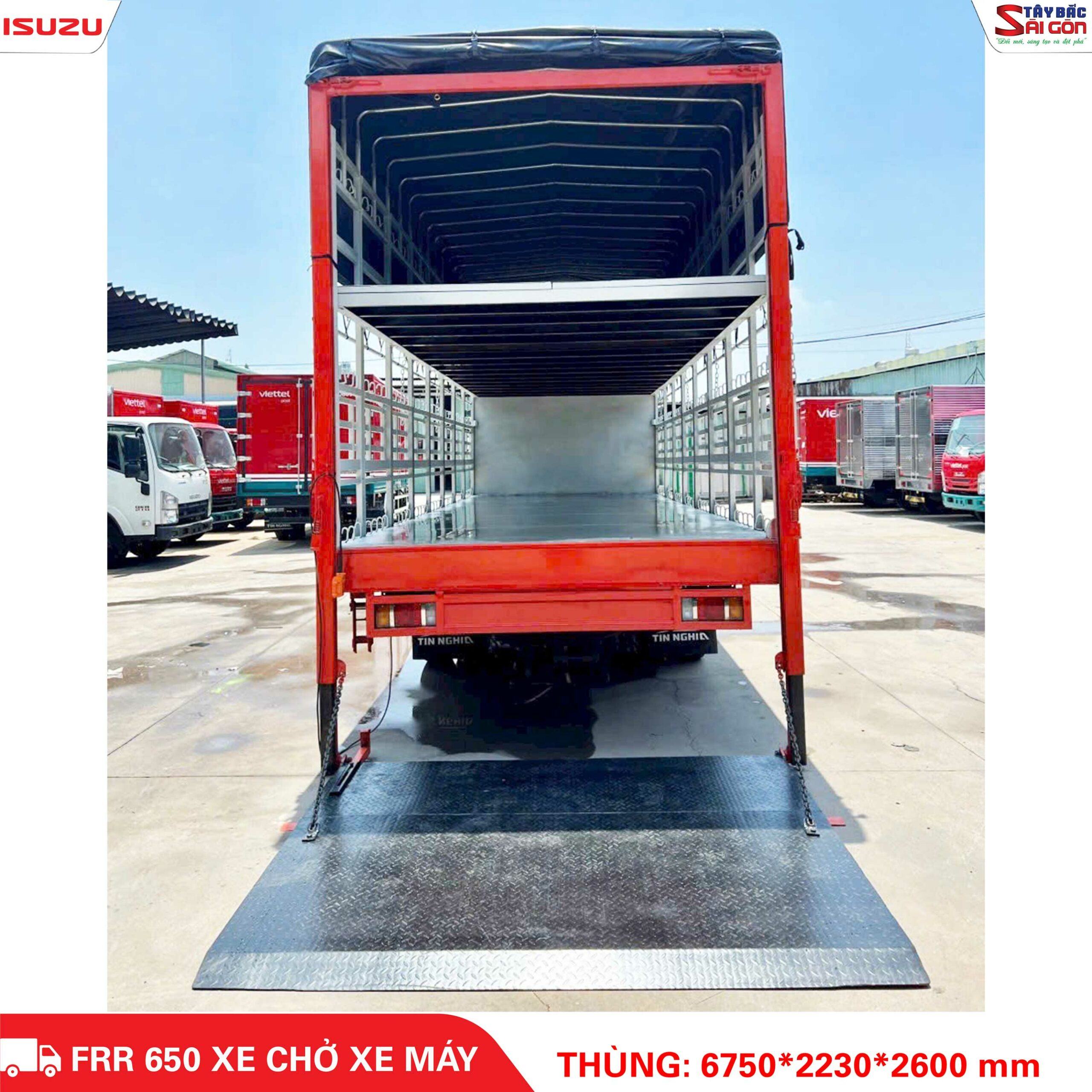 Xe Tải Isuzu NQR550 5.5 Tấn Thùng Kín