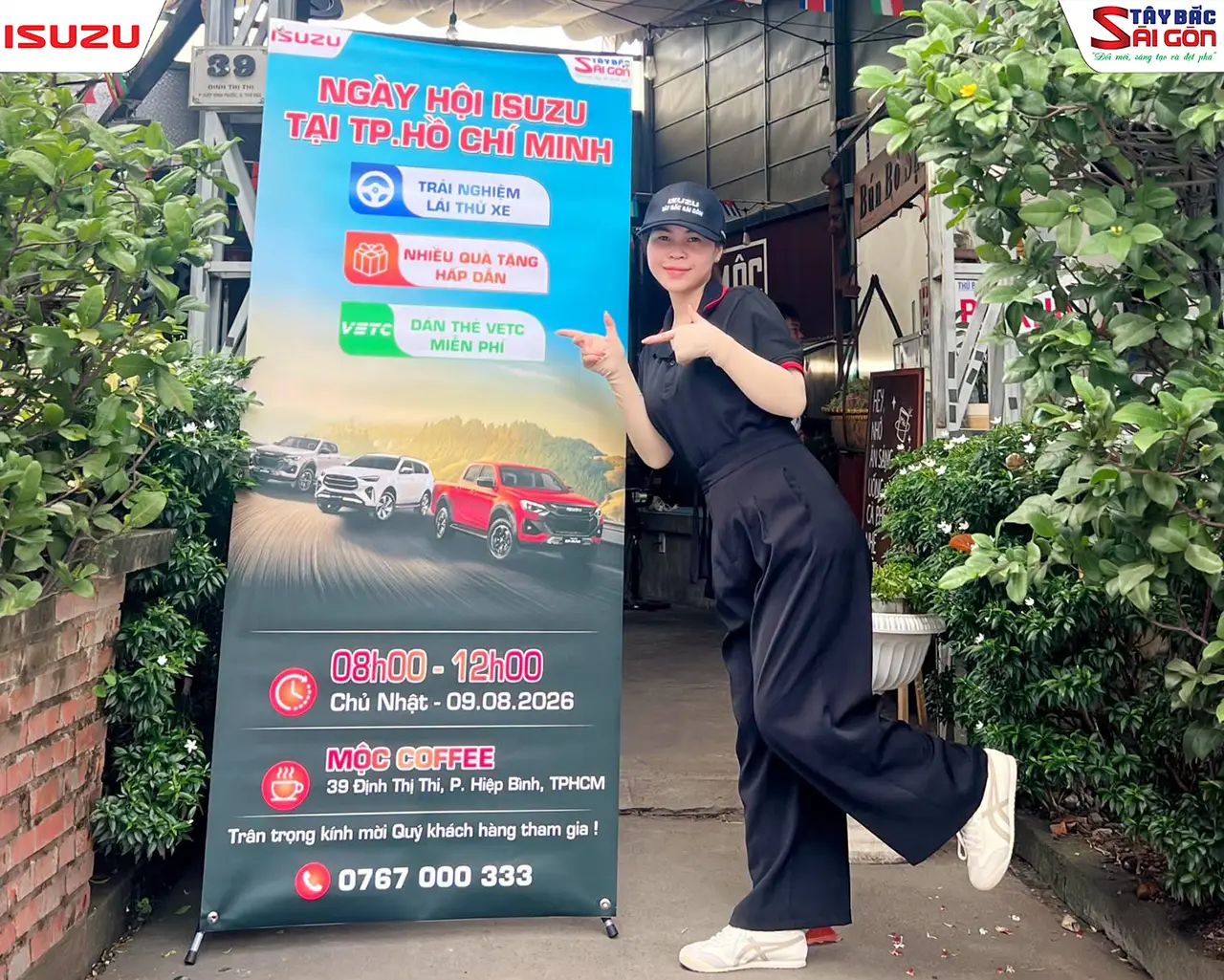 Banner Ngày hội ISUZU tại TP.HCM trước quán Mộc Coffee