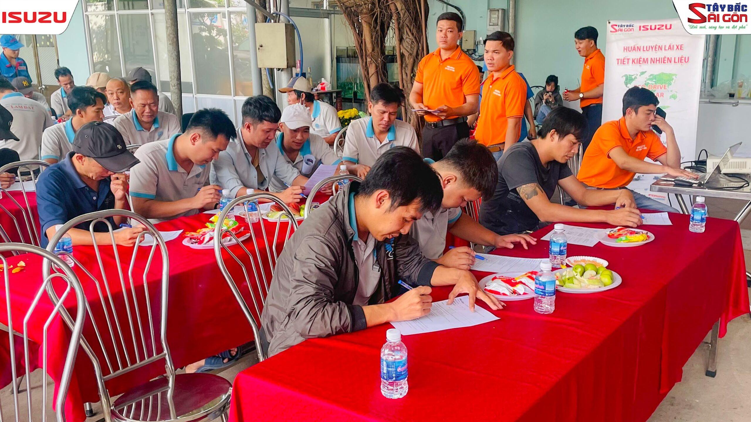 Huấn luyện lái xe tiết kiệm nhiên liệu