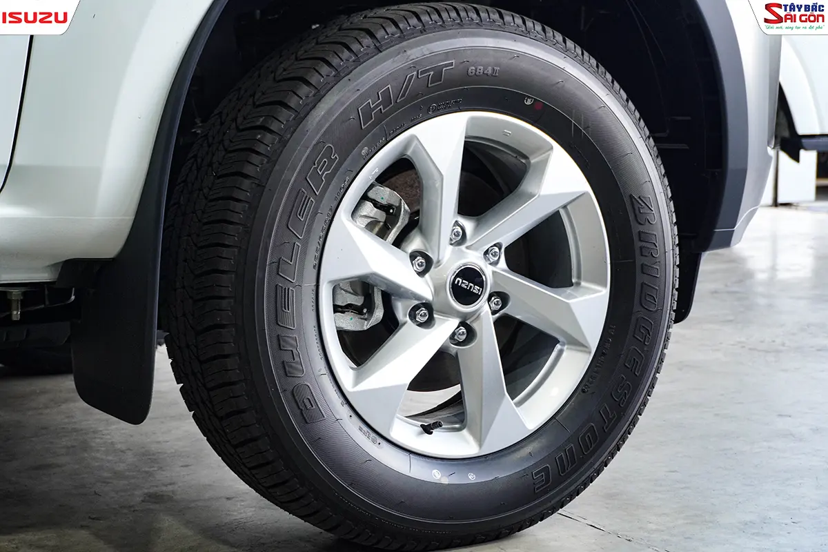 Mâm và lốp 255/65R17 trên ISUZU D-MAX UTZ800 2026