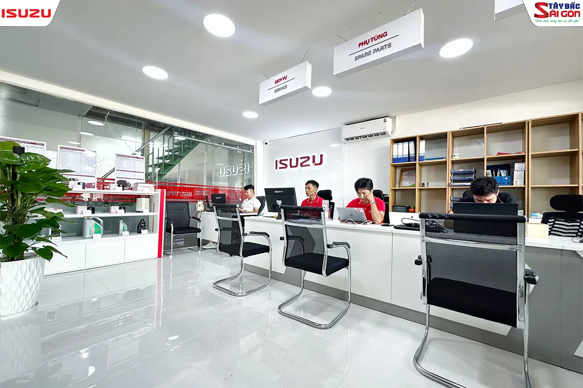 Quầy tiếp nhận dịch vụ và phụ tùng tại ISUZU Tây Bắc Sài Gòn CN Bình Phước