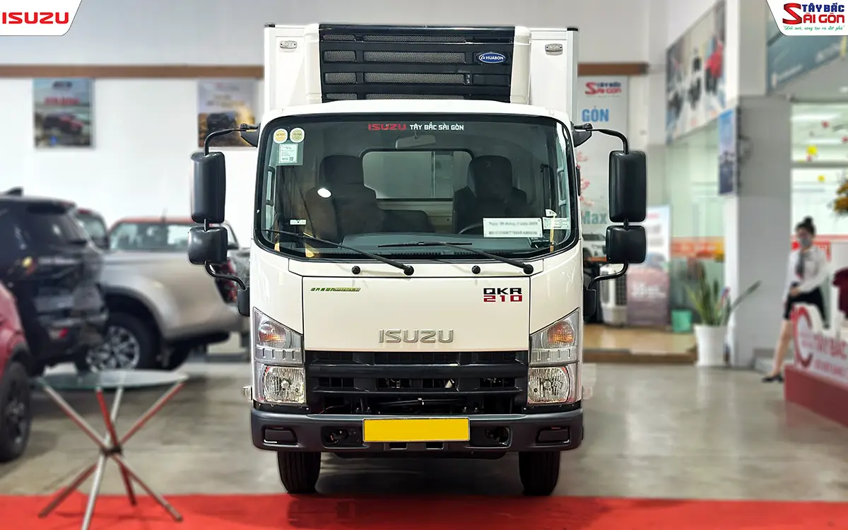Đầu cabin xe tải nhẹ ISUZU QKR210 nhìn chính diện