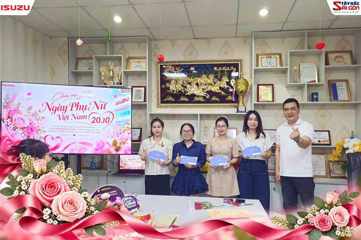 Ban lãnh đạo ISUZU Tây Bắc Sài Gòn trao quà tri ân nữ nhân viên nhân Ngày Phụ nữ Việt Nam 20/10