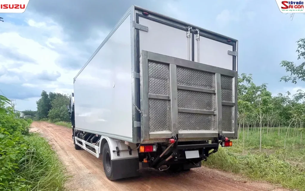 Xe Tải ISUZU FVR900 Đông Lạnh Bửng Nâng