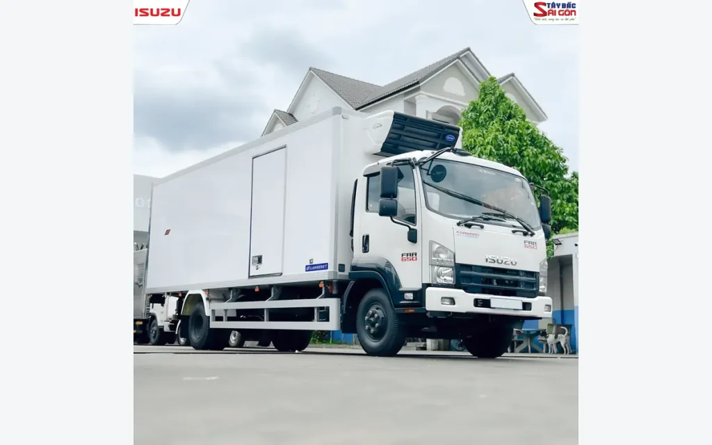 Xe đông lạnh 5.6 tấn ISUZU FRR650 thùng Lamberet