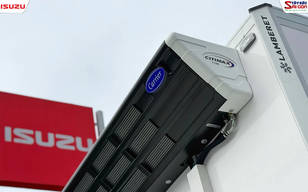 Cụm máy lạnh Carrier Citimax trên nóc cabin của xe đông lạnh ISUZU NQR550