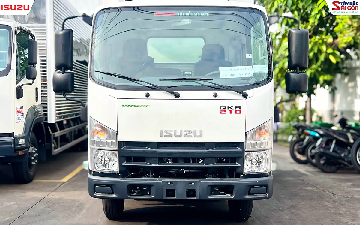 Đầu cabin xe tải nhẹ ISUZU QKR210 nhìn chính diện