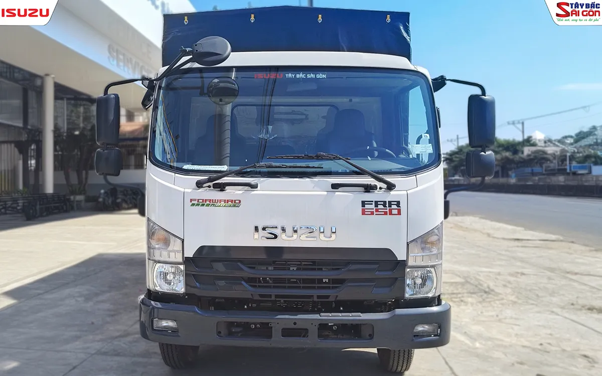 Đầu xe xe tải ISUZU FRR650 thùng mui bạt bửng nhôm nhìn chính diện