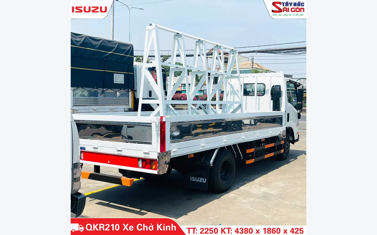 Giá chữ A và bửng sau trên xe tải chở kính ISUZU QKR210