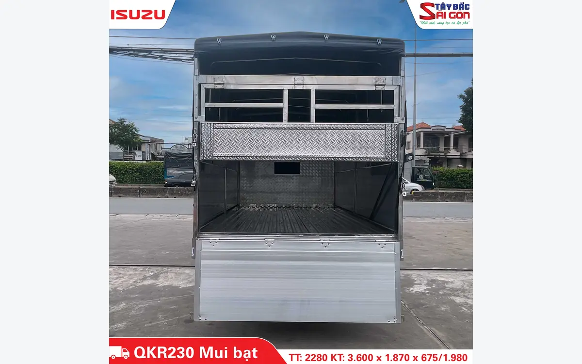Cửa sau thùng mui bạt xe ISUZU QKR230 khi mở bạt và hạ bửng